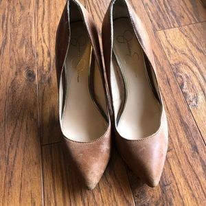 Pointed toe stiletto in distressed brown leather